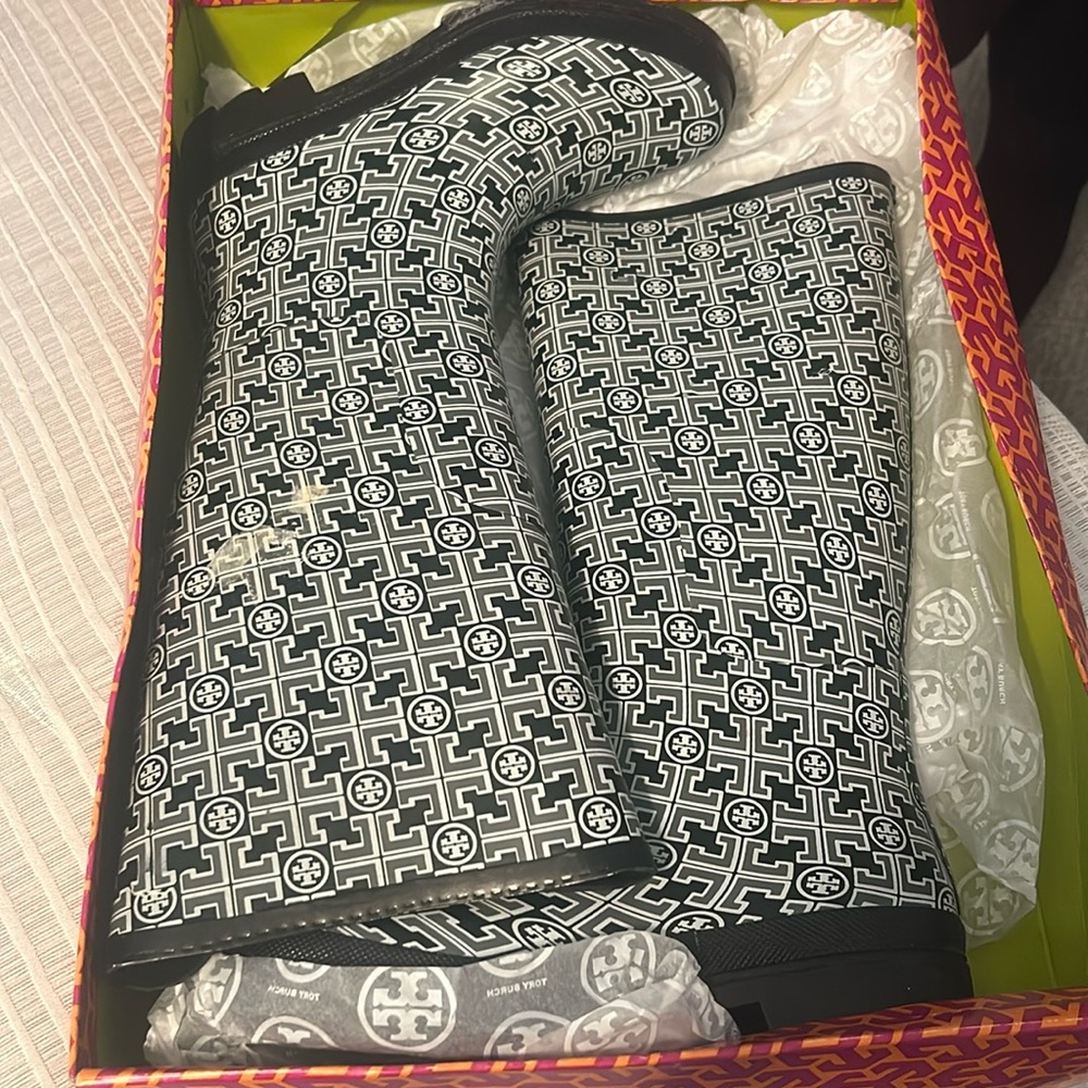 tory burch rain boots